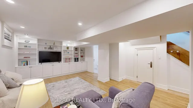 Additional image 20 of 98 Poyntz Ave