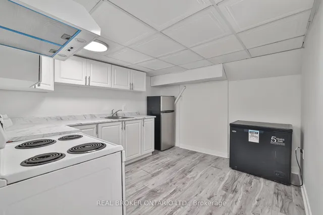 Additional image 45 of 70 Colonial Ave