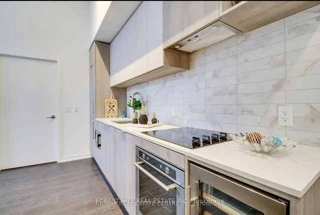 Additional image 10 of 2020 Bathurst St Unit 211