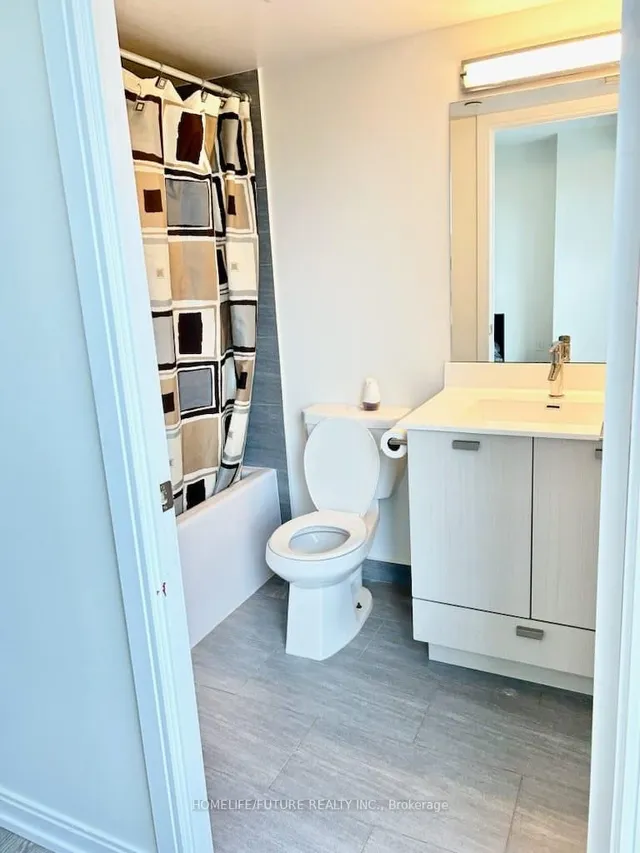 Additional image 11 of 275 Village Green Sq Unit 422