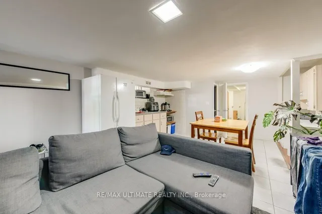 Additional image 44 of 1425 Lansdowne Ave