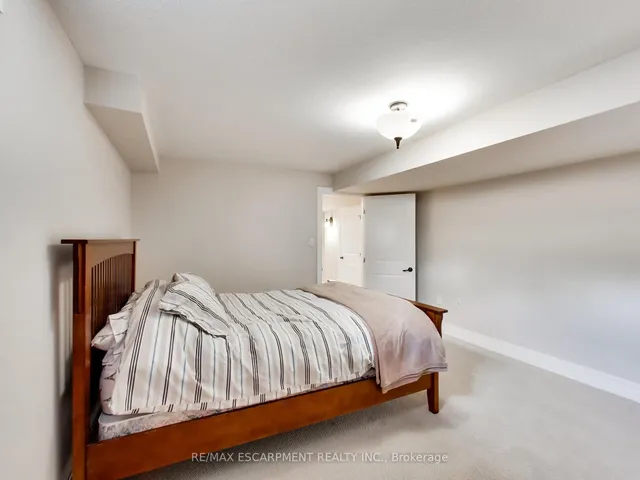 Additional image 41 of 89 Toulon Ave