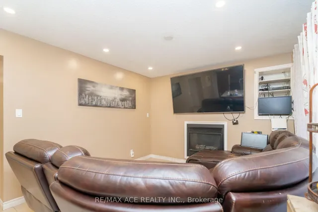 Additional image 18 of 38 Pottery Cres