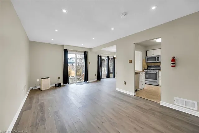 Additional image 9 of 1198 Upper Wentworth St