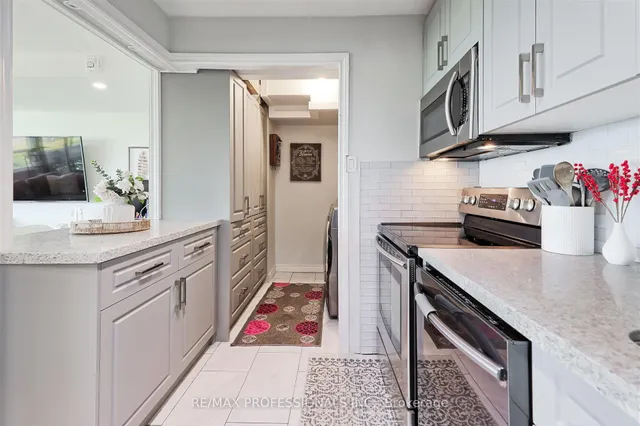 Additional image 22 of 475 The West Mall Unit 712