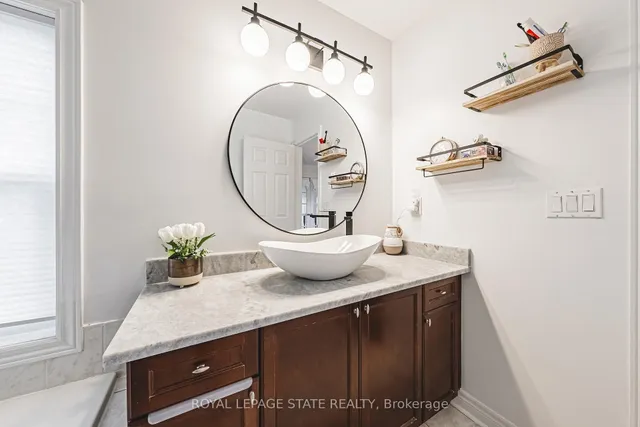 Additional image 36 of 95 Livingstone Dr