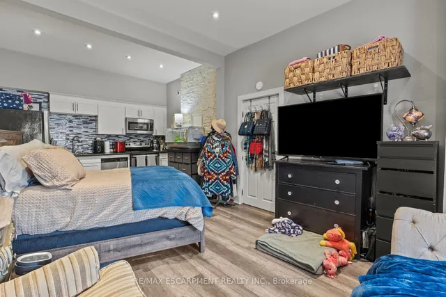 Additional image 8 of 181 West Ave