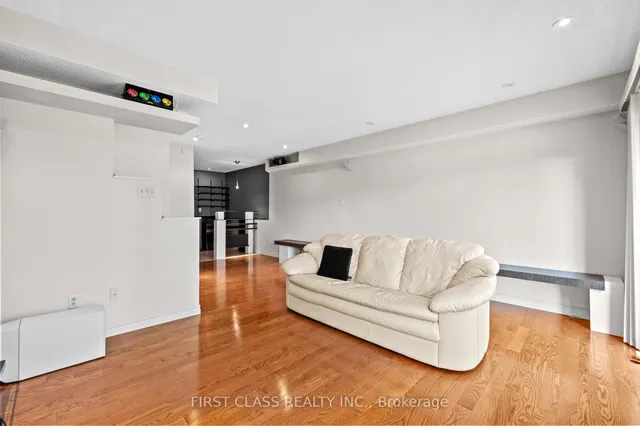 Additional image 43 of 10A Leaside Park Dr