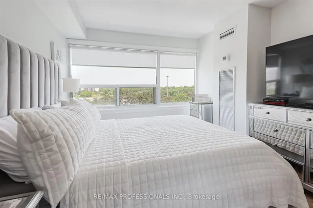 Additional image 28 of 475 The West Mall Unit 712