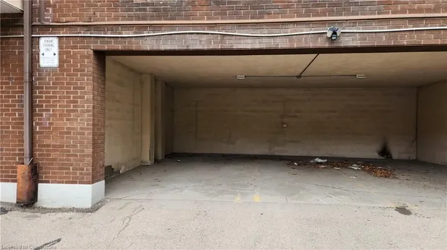 Additional image 26 of 38 Charlton Ave