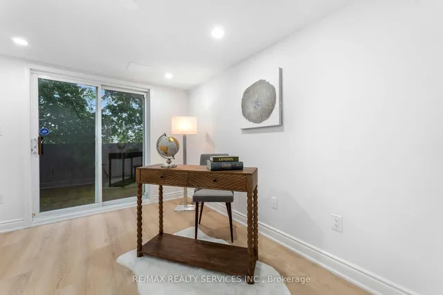 Additional image 33 of 80 Acorn Pl Unit 28