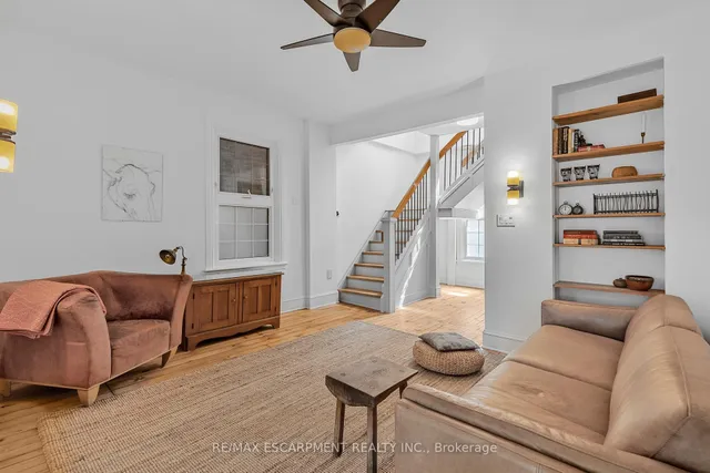 Additional image 17 of 20 TUCKETT St