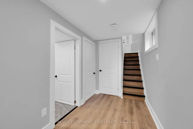 Additional image 33 of 24 CLAPHAM Rd