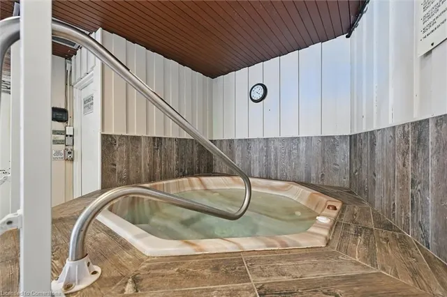 Additional image 26 of 2066 Brant St Unit 3