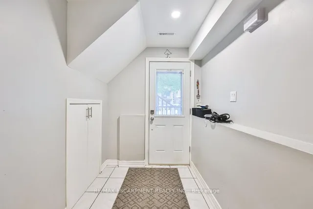 Additional image 24 of 19 Deerpark Cres