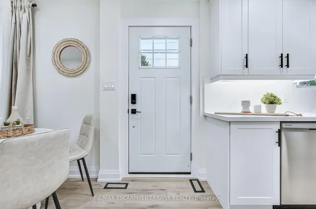 Additional image 5 of 17 East 11th St