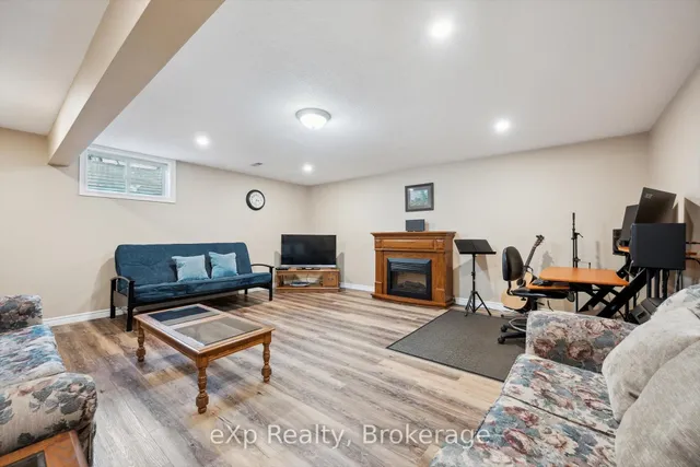 Additional image 24 of 916 Keewatin Pl