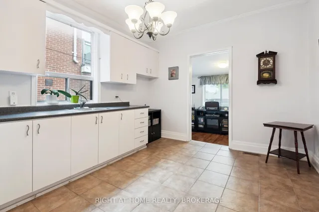 Additional image 15 of 812 Gladstone Ave