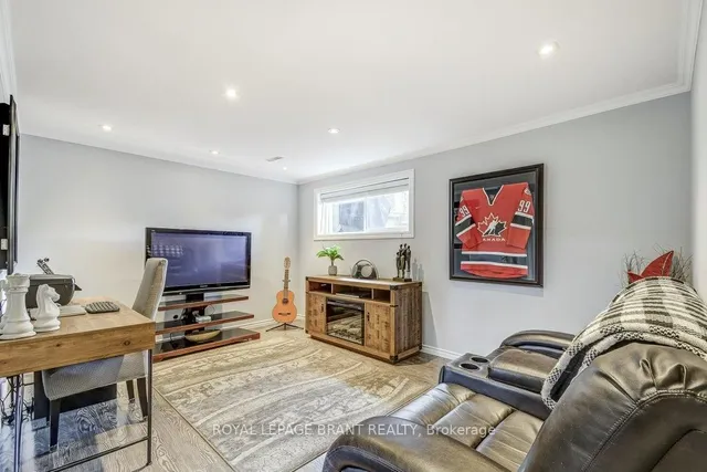 Additional image 24 of 726 Applewood Cres