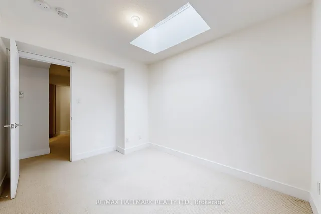 Additional image 33 of 1068 Lansdowne Ave