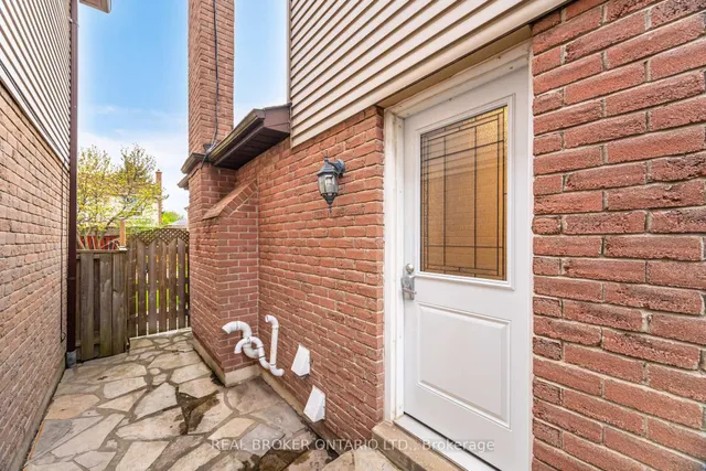 Additional image 44 of 28 Lacewood Cres