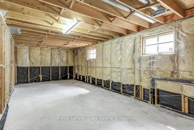 Additional image 42 of 462 Dundurn St