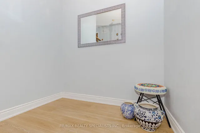 Additional image 19 of 1242 Mowat Lane