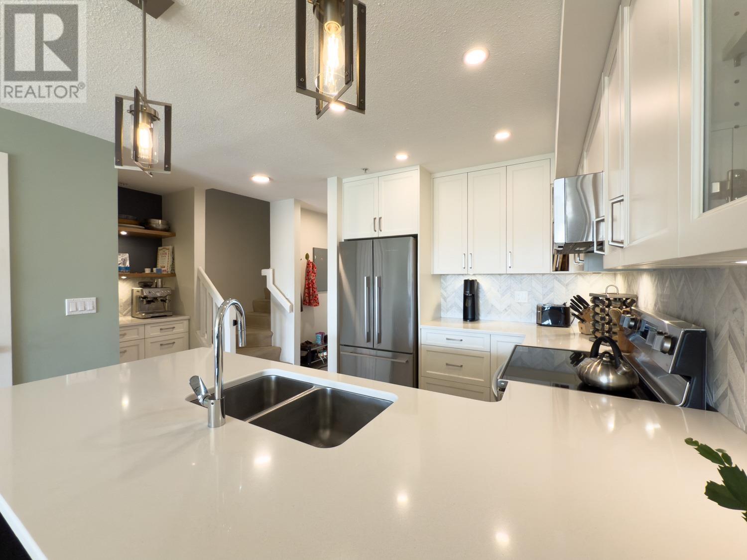 306 1707 CHARLES STREET|Vancouver, British Columbia V5L2T6