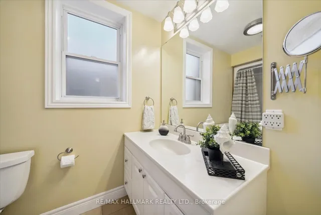 Additional image 29 of 214 Woodbine Ave