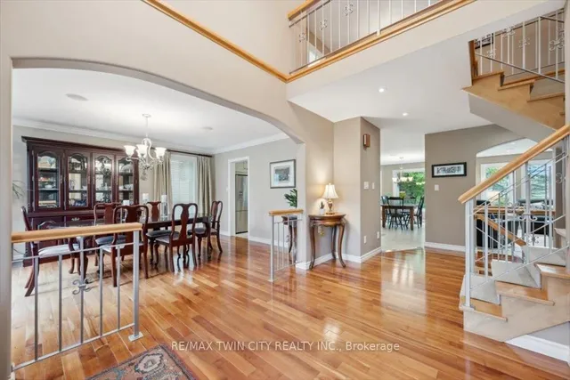 Additional image 4 of 572 Falconridge Cres