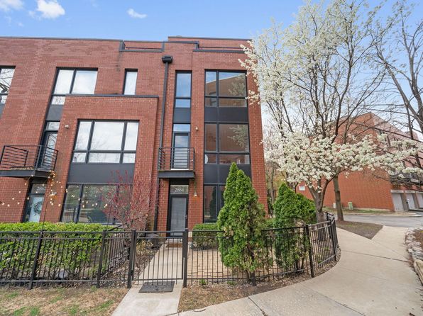 2864 N Riverwalk Dr, Chicago, IL 60618