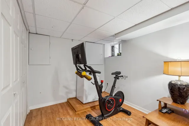 Additional image 32 of 61 Hillsview Ave