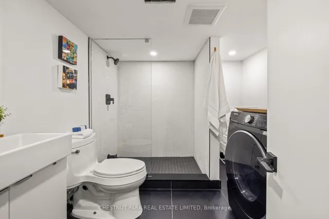 Additional image 35 of 161 Queensdale Ave