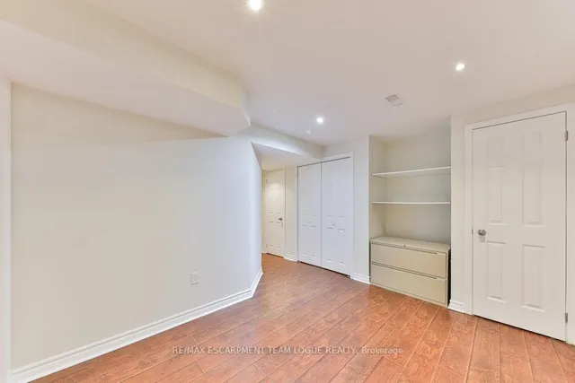 Additional image 37 of 2046 PARKLANE Cres