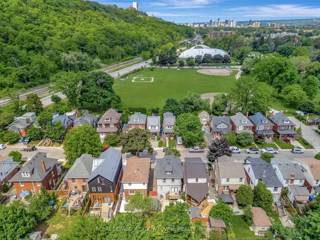 Additional image 32 of 201 Rothsay Ave