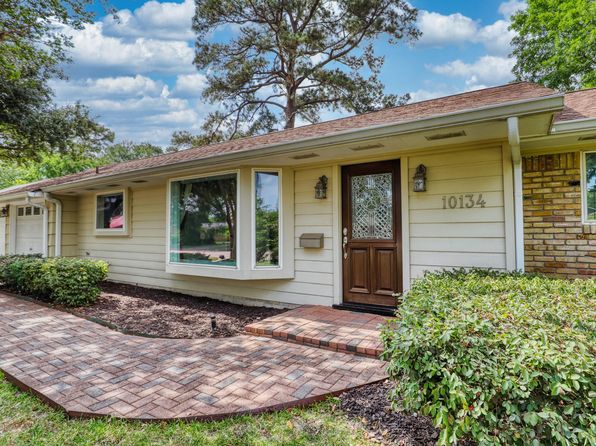 10134 Brinwood Dr, Houston, TX 77043
