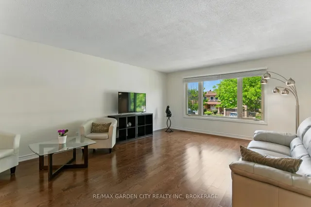 Additional image 10 of 101 Winter Gardens Tr