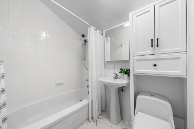 Additional image 24 of 418 St Clair Ave