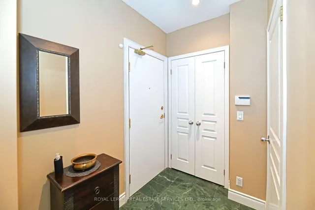 Additional image 3 of 1 Deer Park Cres Unit 905