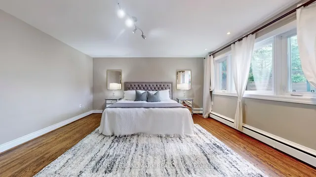 Additional image 44 of 12 Carousel Crt