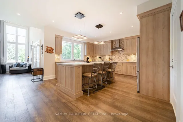 Additional image 32 of 2163 Deyncourt Dr