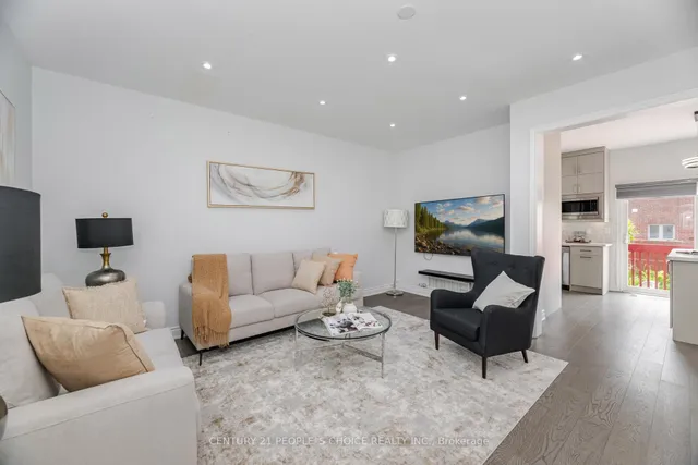 Additional image 9 of 72 Crystalview Cres