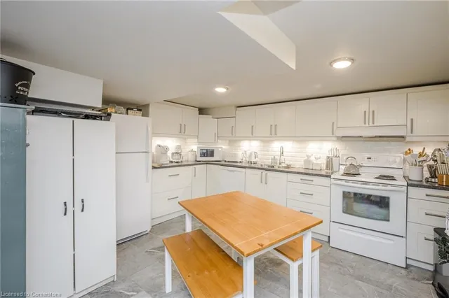 Additional image 33 of 143 Tuxedo Ave