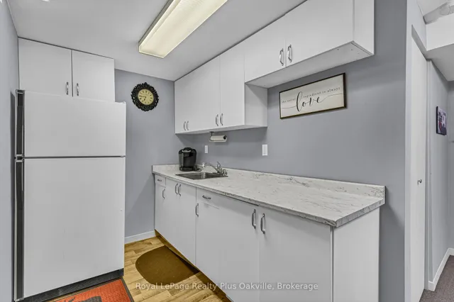 Additional image 20 of 64 Lamont Pl