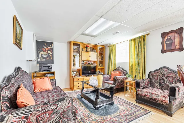 Additional image 34 of 40 Farmview Cres