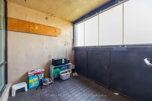 Additional image 30 of 714 The West Mall Unit 1810