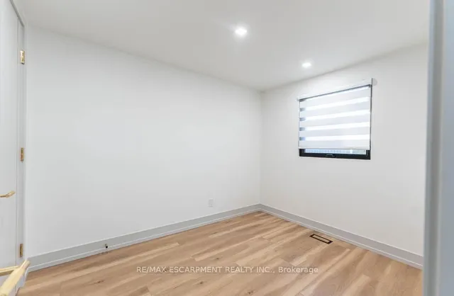 Additional image 13 of 174 ROXBOROUGH Ave