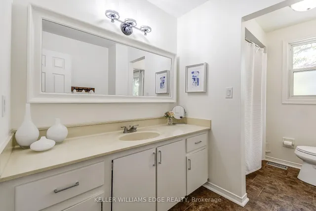 Additional image 28 of 2181 Lancaster Cres