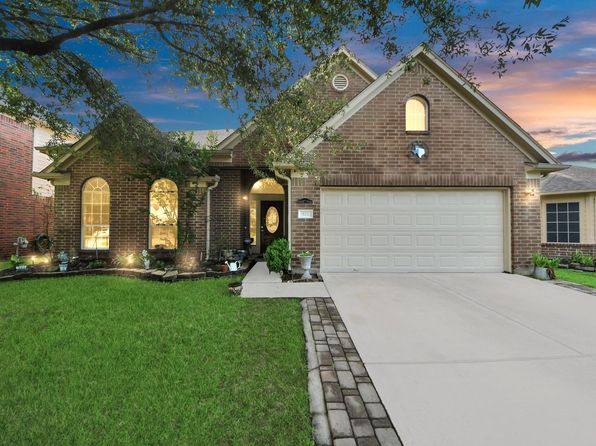 922 N Sky Dr, Houston, TX 77073