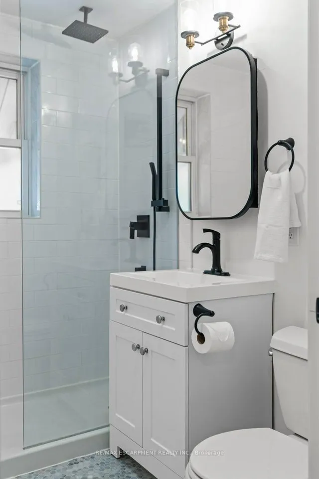 Additional image 26 of 137 Emerald St Unit 5